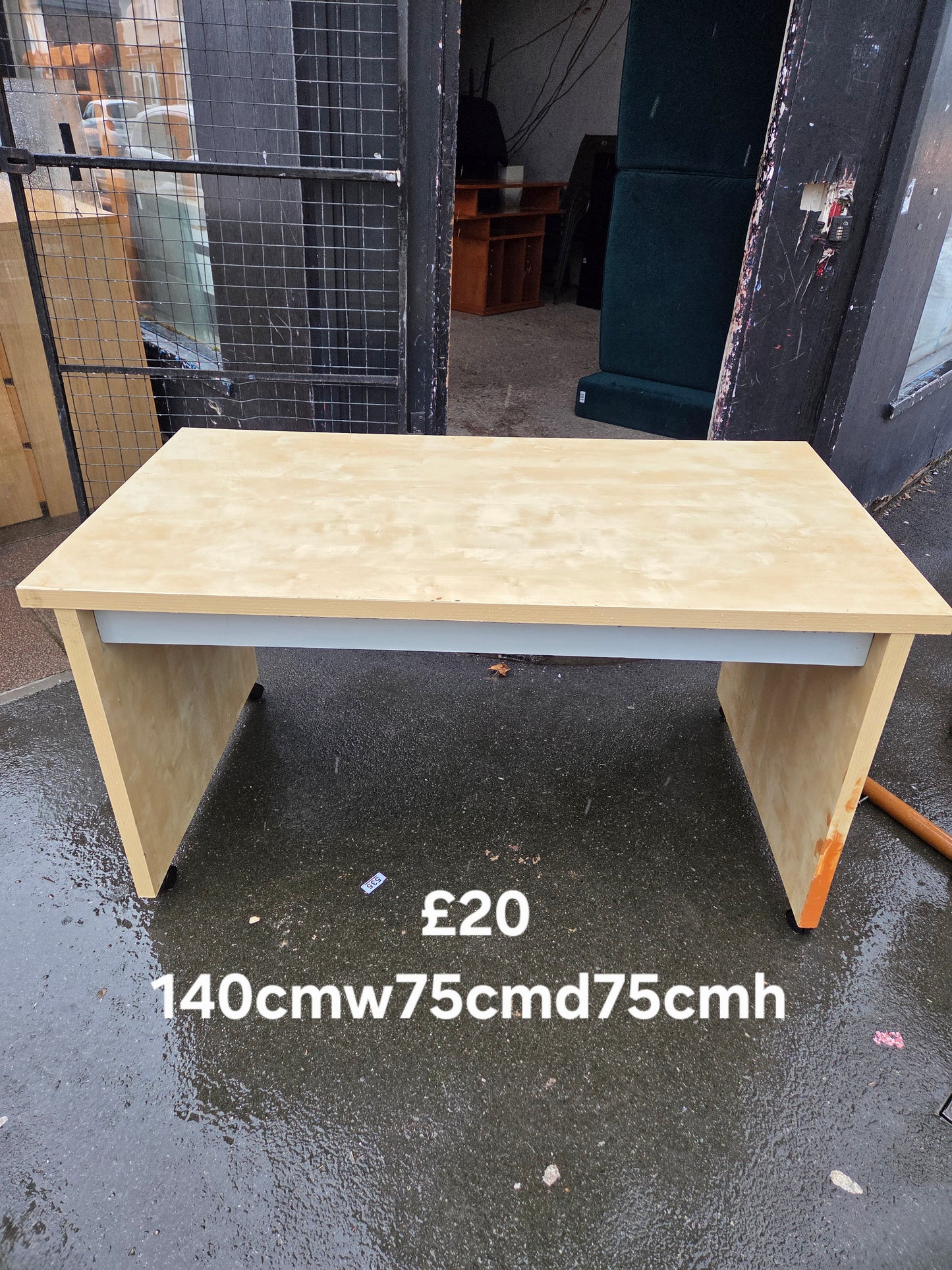 Large desk π Free delivery in Leicester π