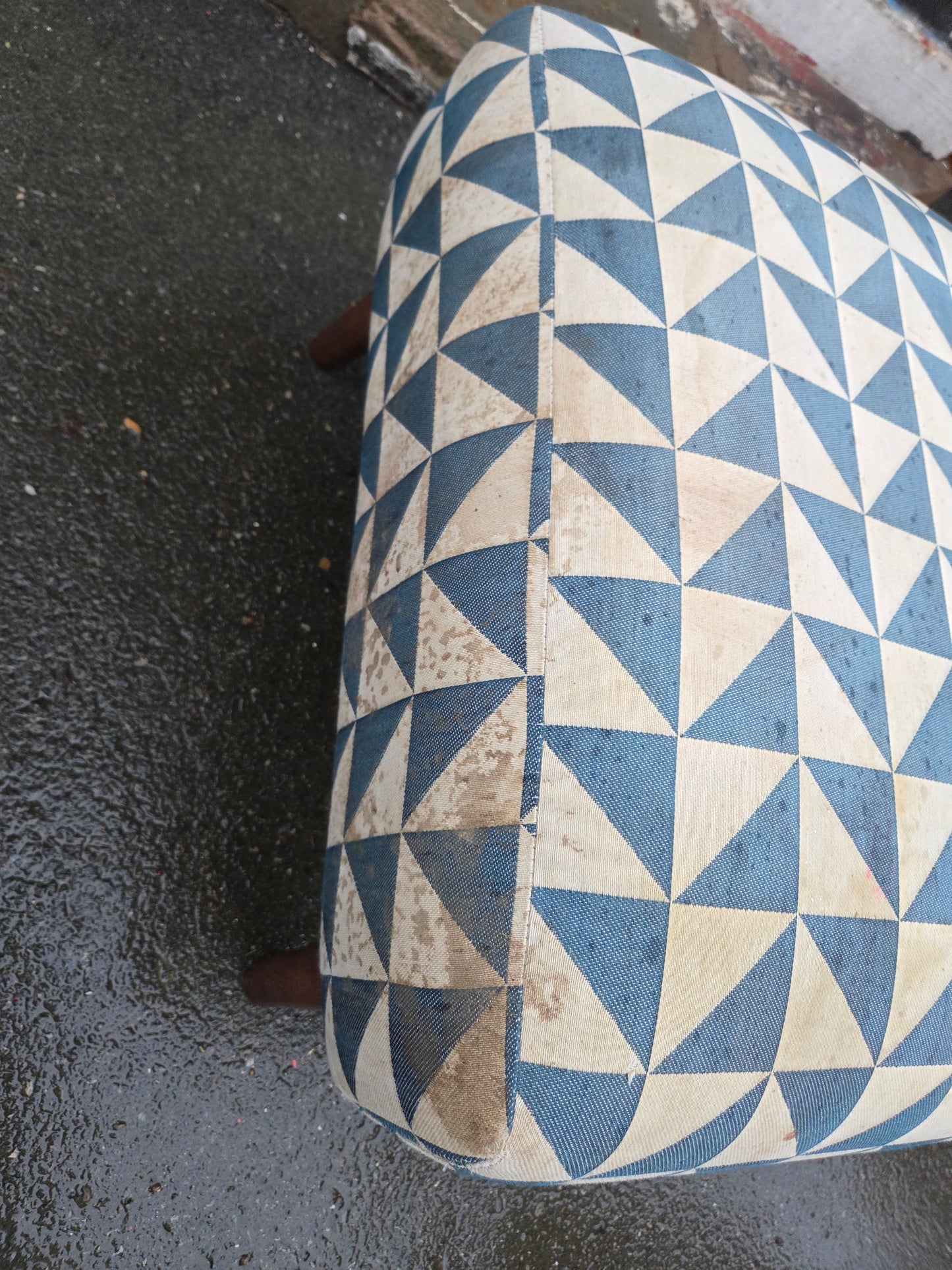 Foot stool needs a clean๐ Free delivery in Leicester ๐