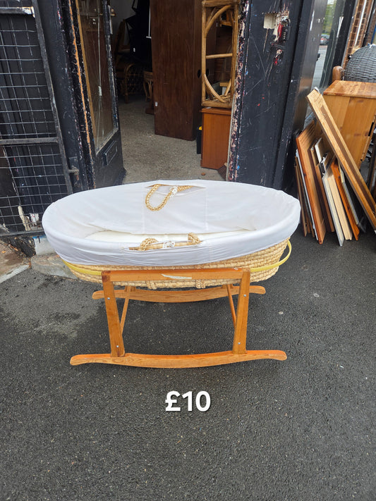 Moses basket 🌟 Free delivery in Leicester 🌟