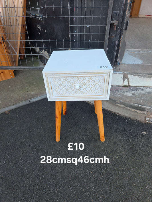 Bedside table 🌟 Free delivery in Leicester 🌟