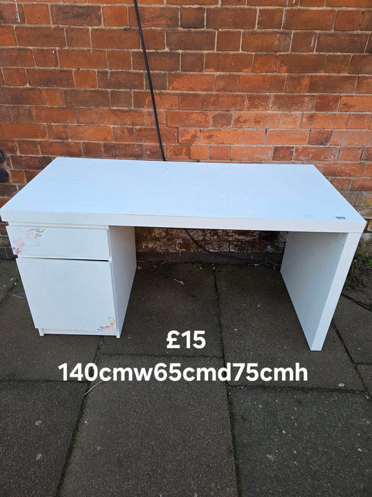 White desk 🌟 Free delivery in Leicester 🌟