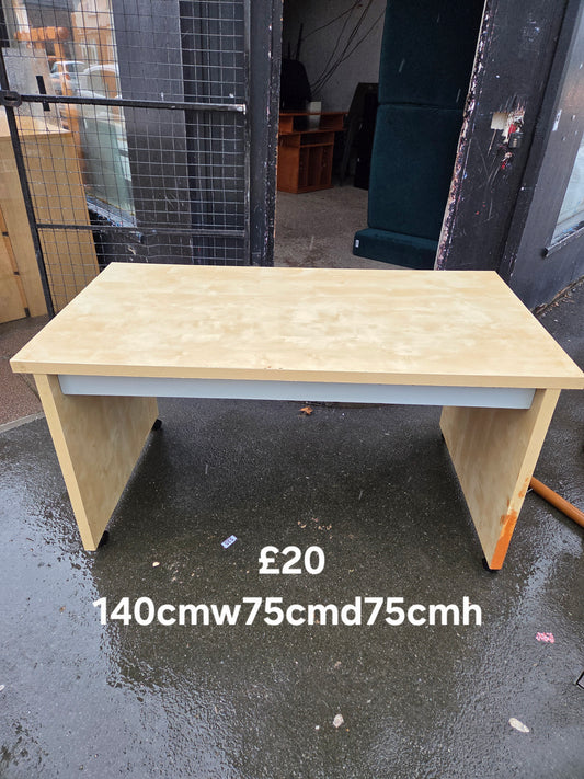 Large desk 🌟 Free delivery in Leicester 🌟
