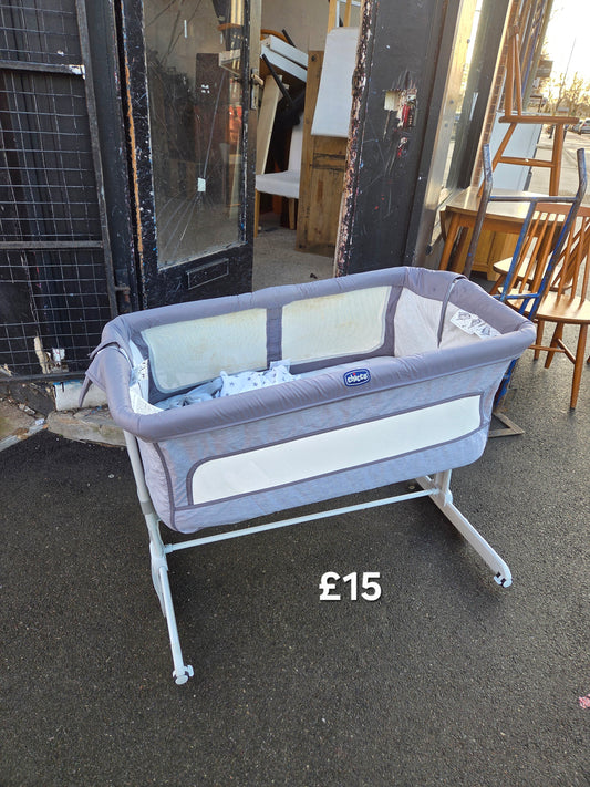 Travel cot 🌟 Free delivery in Leicester 🌟