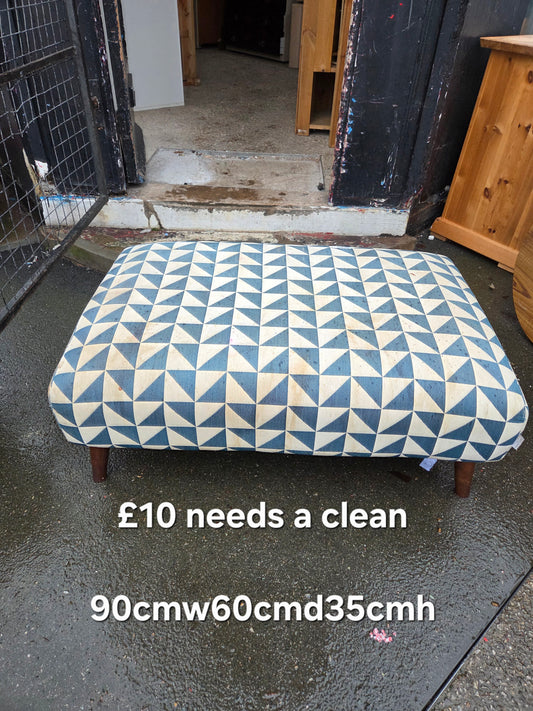 Foot stool needs a clean🌟 Free delivery in Leicester 🌟